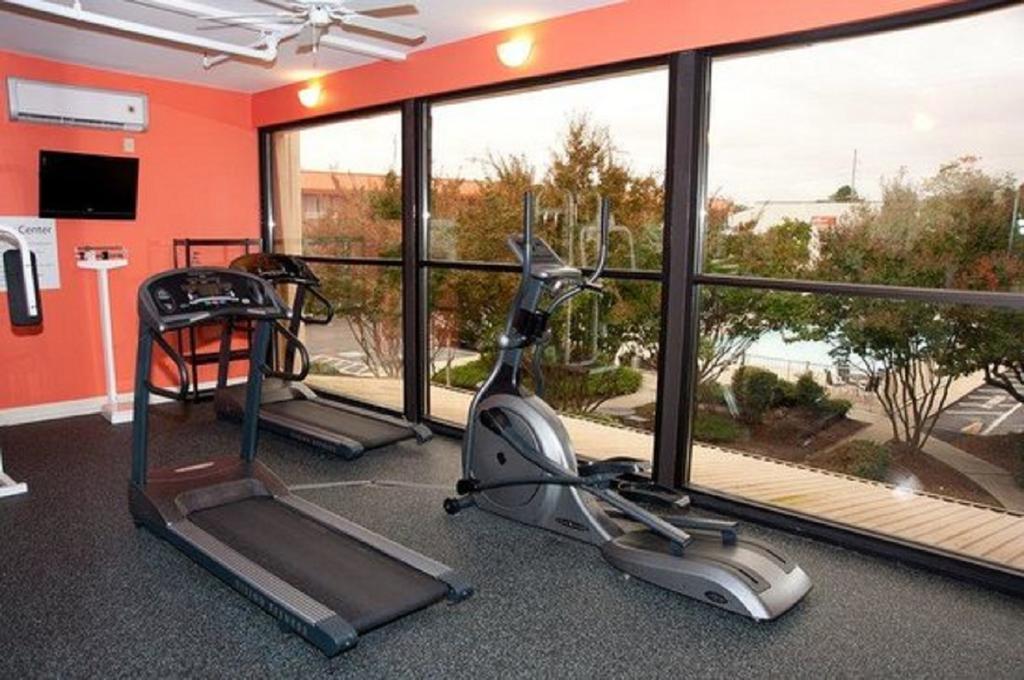 Baymont By Wyndham Fayetteville Fort Bragg Area Екстериор снимка