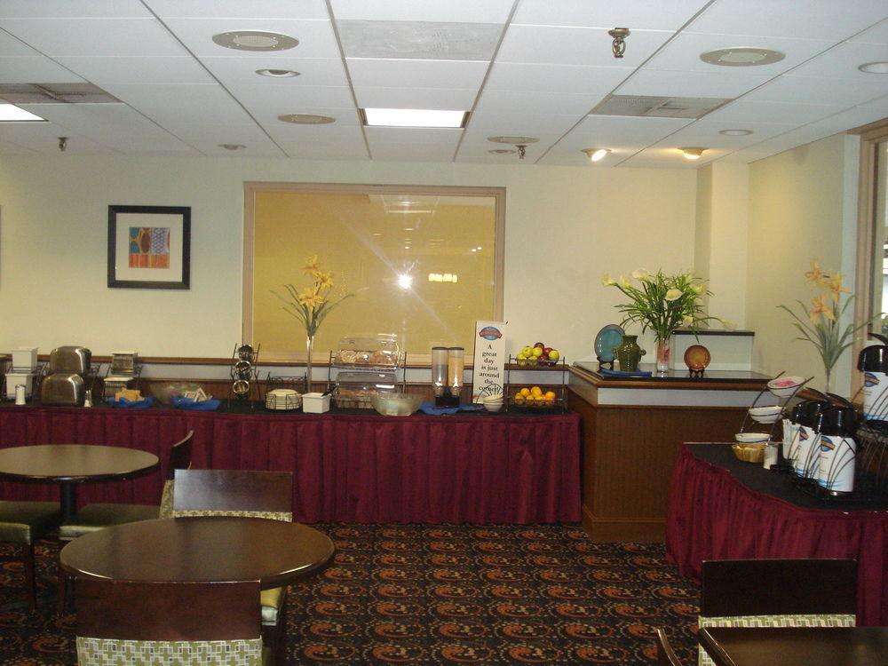 Baymont By Wyndham Fayetteville Fort Bragg Area Екстериор снимка