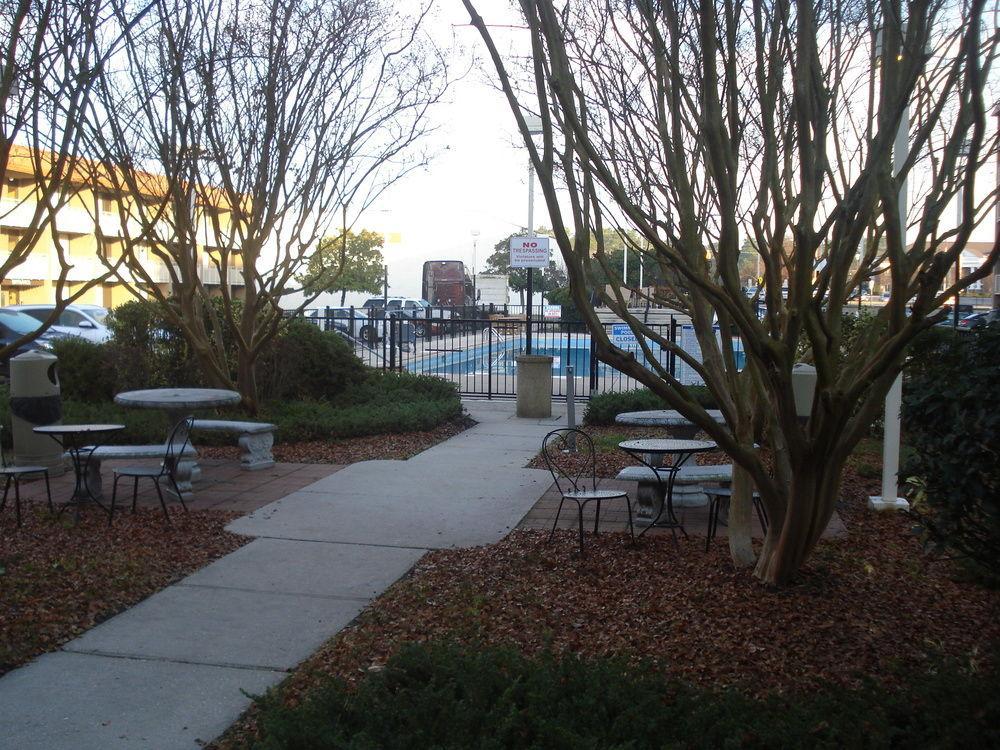 Baymont By Wyndham Fayetteville Fort Bragg Area Екстериор снимка
