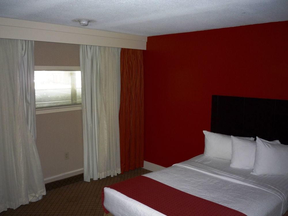 Baymont By Wyndham Fayetteville Fort Bragg Area Екстериор снимка