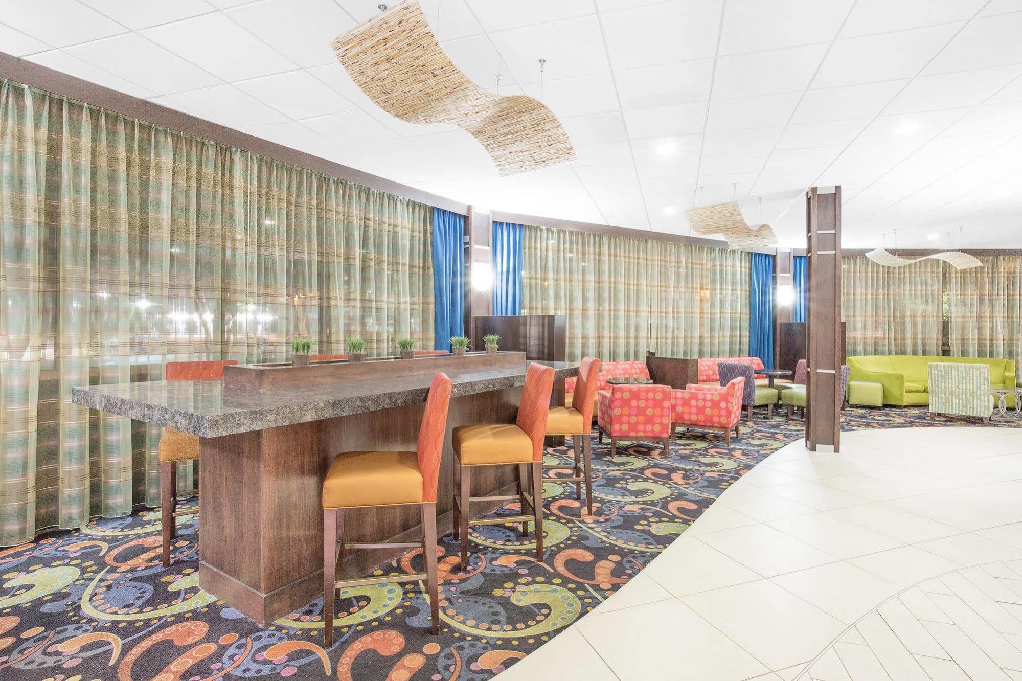 Baymont By Wyndham Fayetteville Fort Bragg Area Екстериор снимка