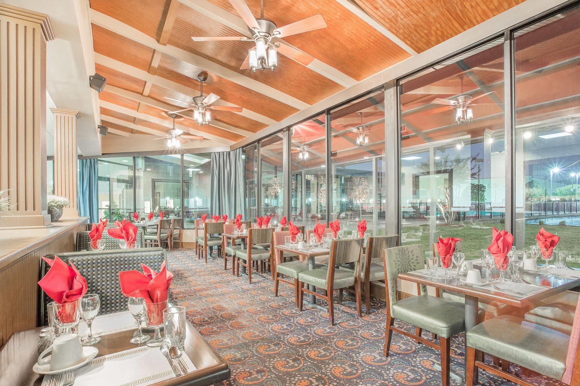 Baymont By Wyndham Fayetteville Fort Bragg Area Екстериор снимка