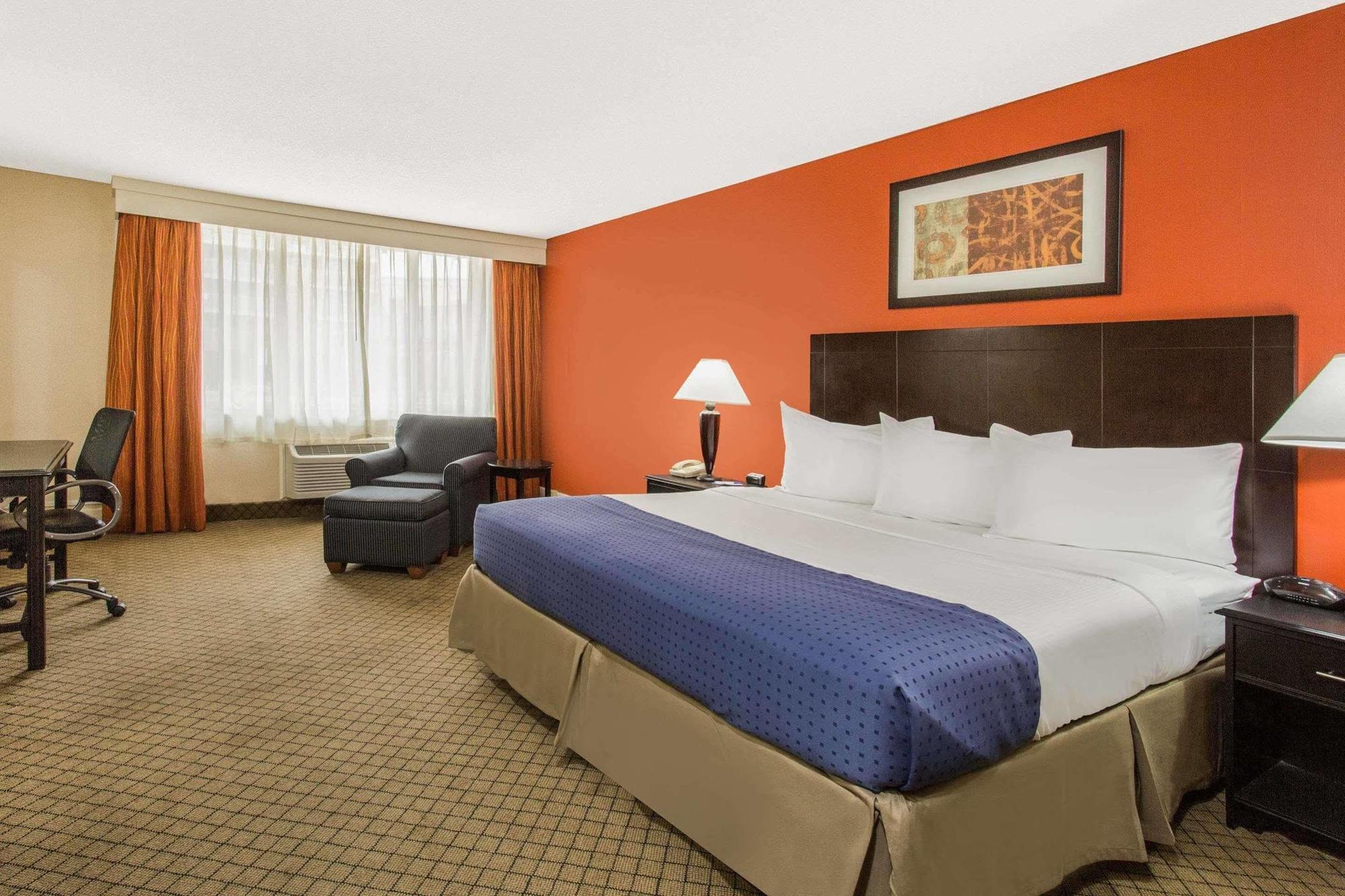 Baymont By Wyndham Fayetteville Fort Bragg Area Екстериор снимка