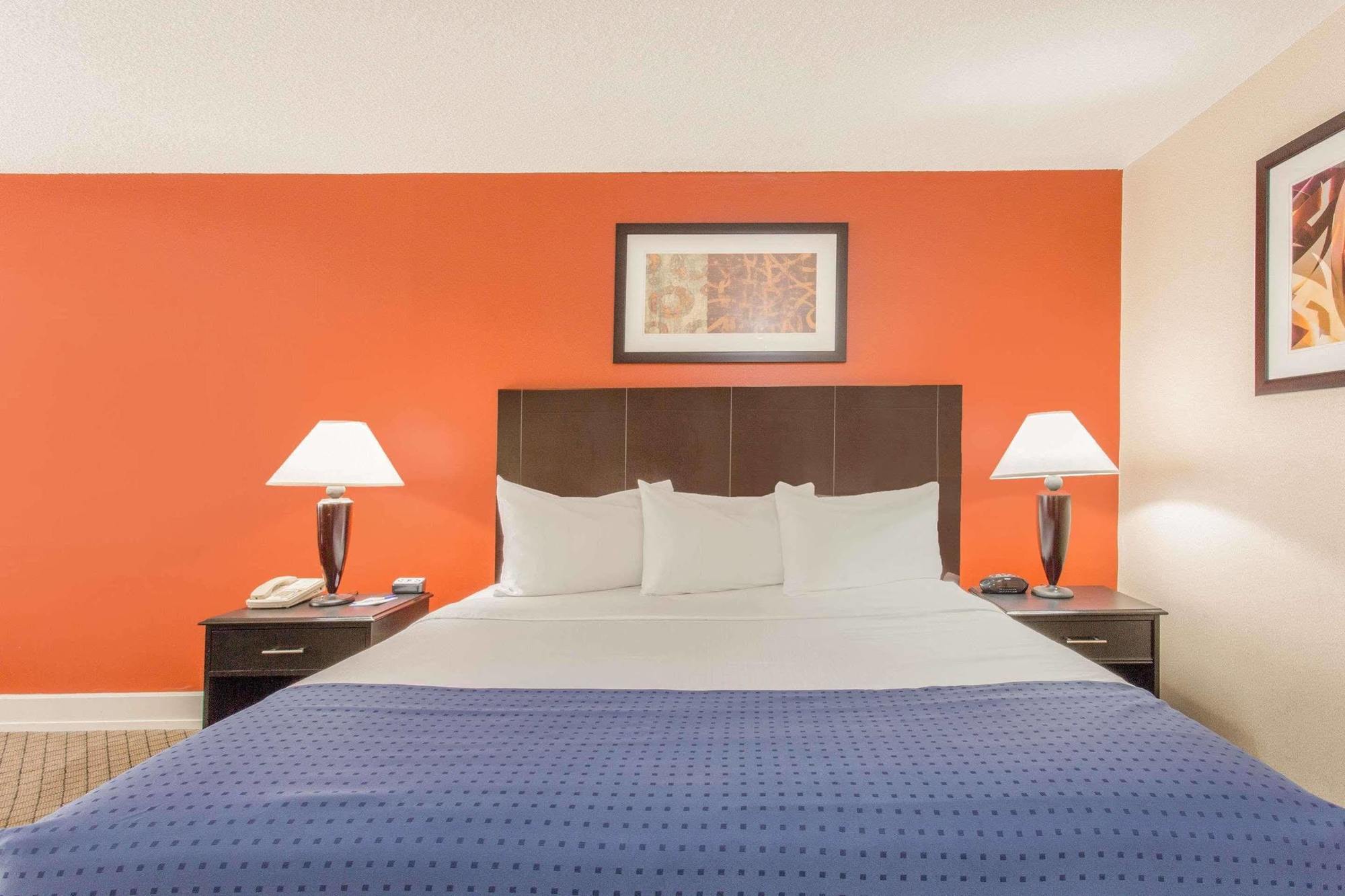 Baymont By Wyndham Fayetteville Fort Bragg Area Екстериор снимка