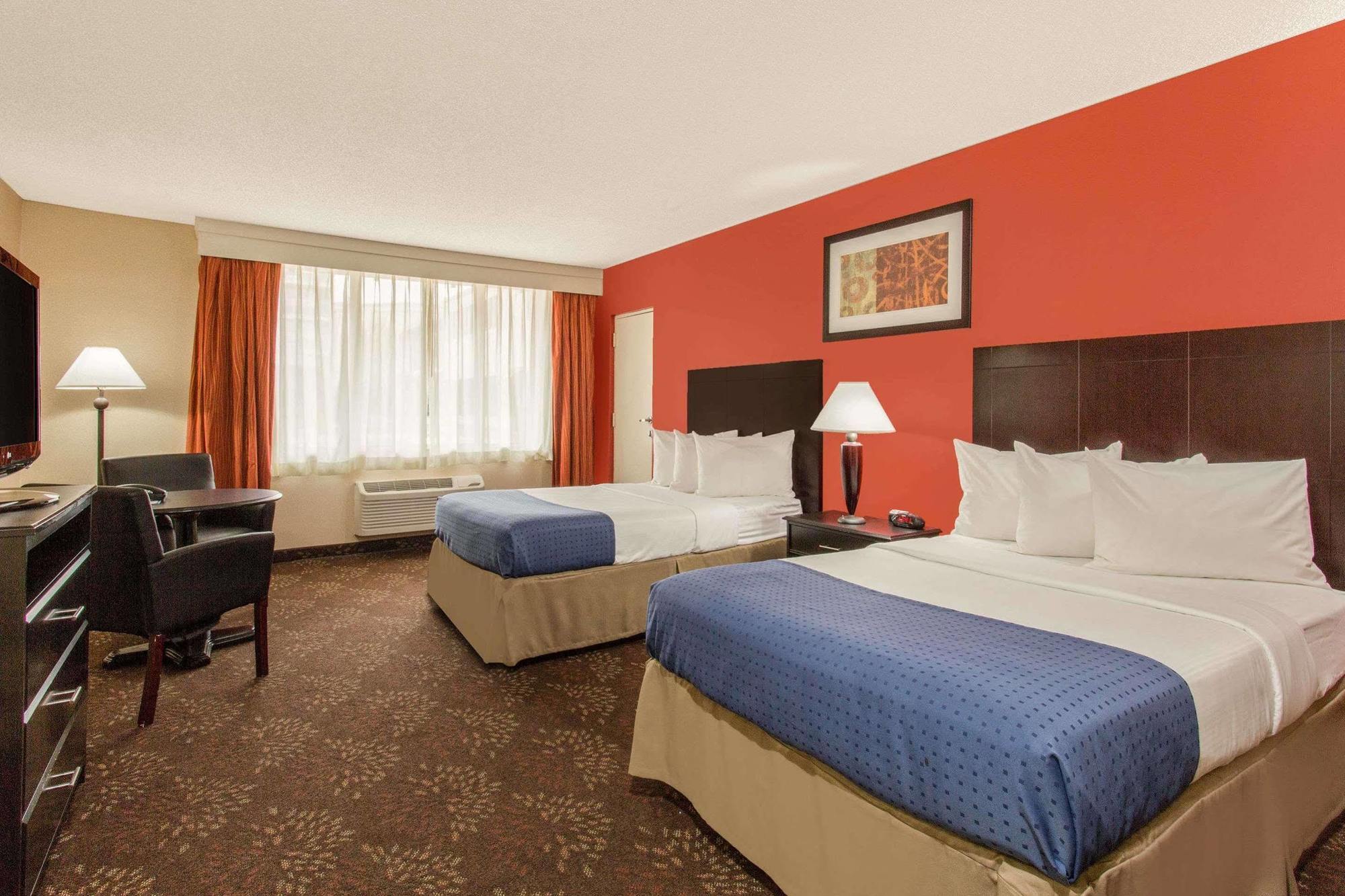 Baymont By Wyndham Fayetteville Fort Bragg Area Екстериор снимка