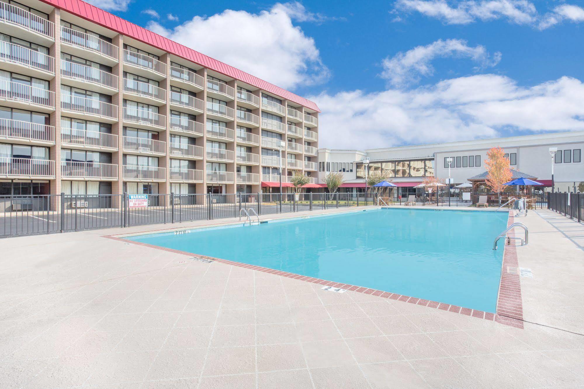 Baymont By Wyndham Fayetteville Fort Bragg Area Екстериор снимка
