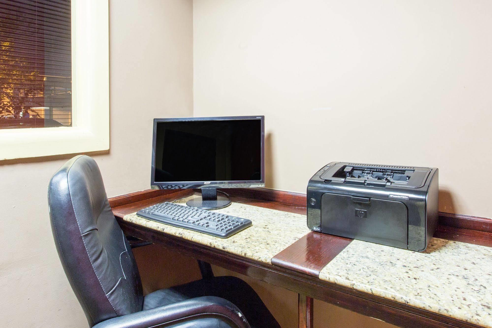 Baymont By Wyndham Fayetteville Fort Bragg Area Екстериор снимка